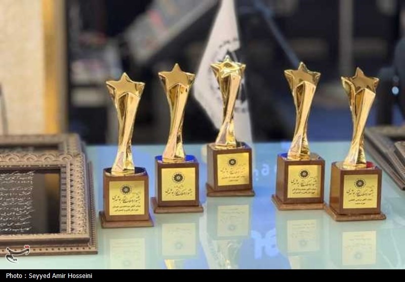 تجلیل از تلاشگران عرصه اقتصادی در روز بوشهر