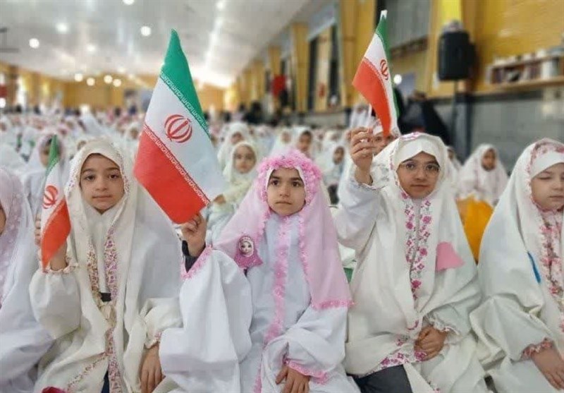 طنین بندگی در فردیس/ جشن تکلیف 3 هزار دانش‌آموز + تصاویر