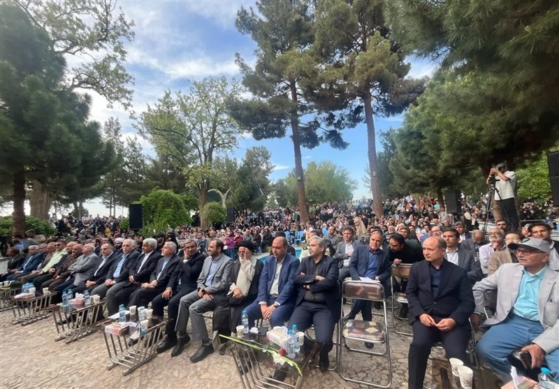 آرامگاه عطار نیشابوری گلباران شد+تصاویر