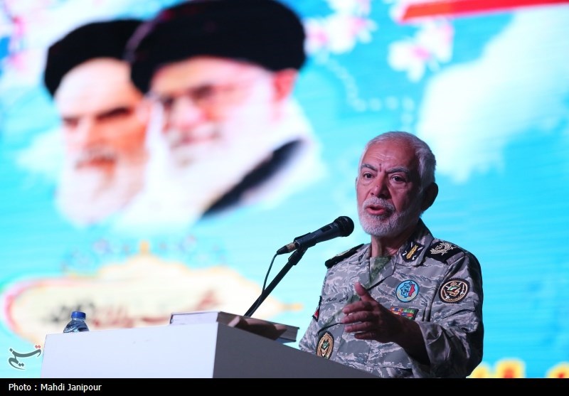 ارتش آماده جانفشانی در برابر مستکبران است+تصاویر
