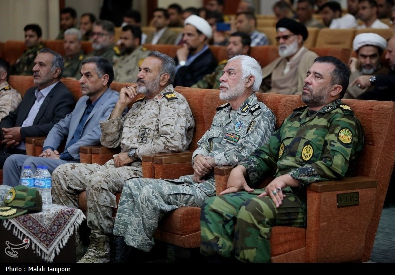 ارتش آماده جانفشانی در برابر مستکبران است+تصاویر