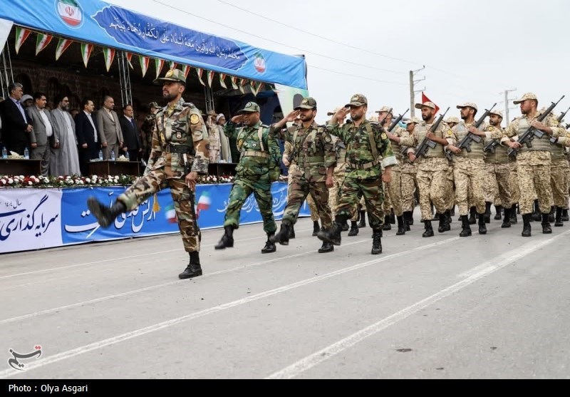 ارتش در سخت‌ترین لحظات پرچم عزت ایران را برافراشت