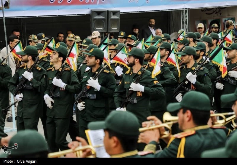 ارتش در سخت‌ترین لحظات پرچم عزت ایران را برافراشت