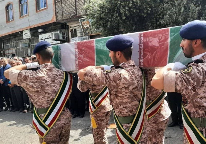 تشییع پیکر لاله گلگون‌کفن دفاع مقدس در منجیل+تصاویر