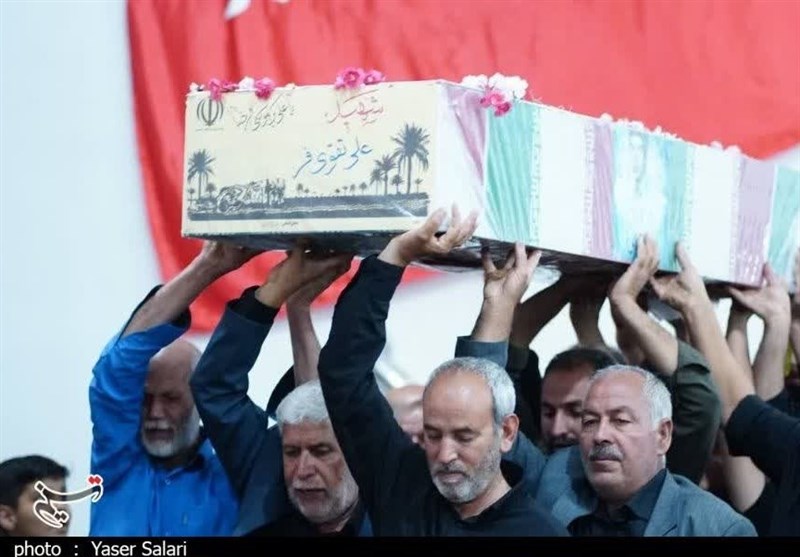 پایان فراق 38 ساله/ تشییع پیکر شهید تقوی‌فر در گناباد+تصاویر