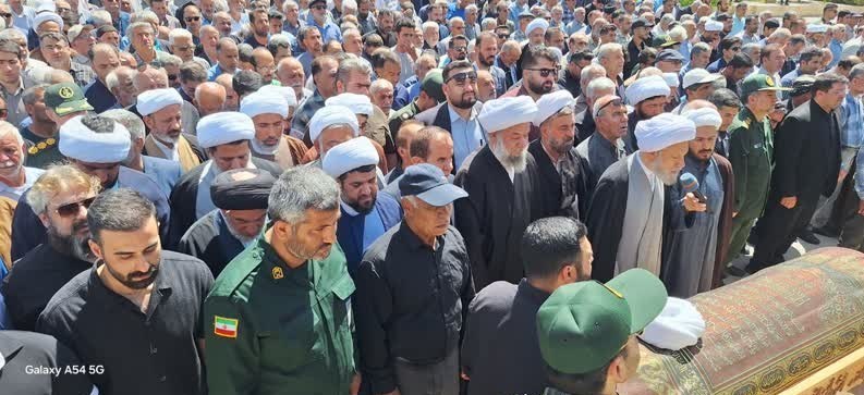 پیکر آقابزرگ بنیادی در کازرون به خاک سپرده شد