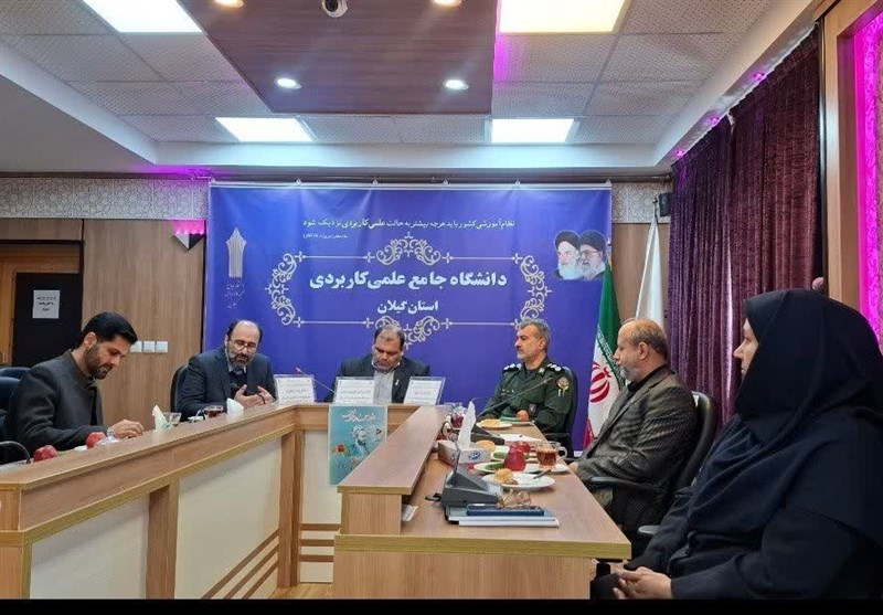 استادان بسیجی باید پرچم‌داران تحقق اهداف گام دوم باشند