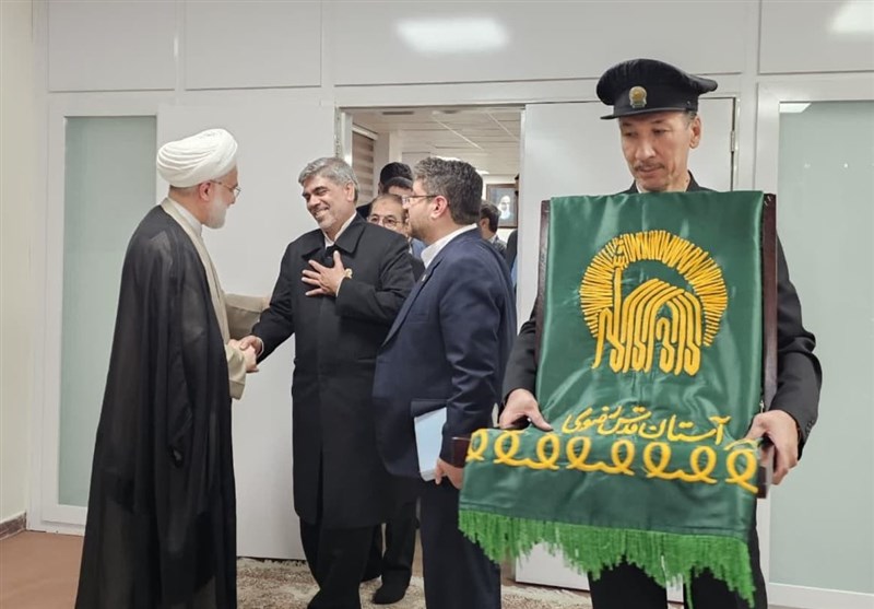 امام رضا(ع) همچون خورشیدی تابان بر زندگی ایرانیان می‌تابد
