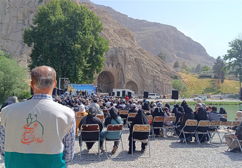 برگزاری همایش پیاده‌روی خانوادگی در کرمانشاه+ تصویر
