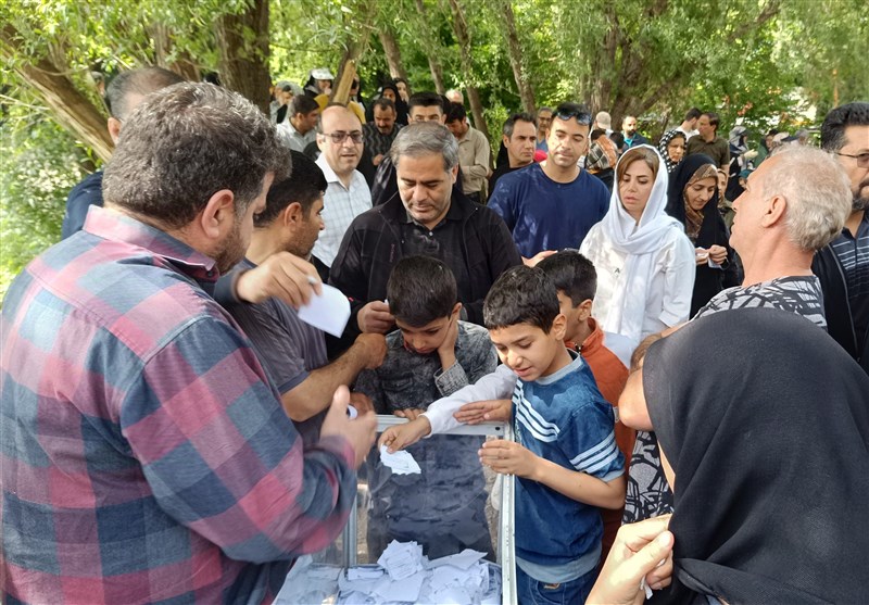برگزاری همایش پیاده‌روی خانوادگی در کرمانشاه+ تصویر