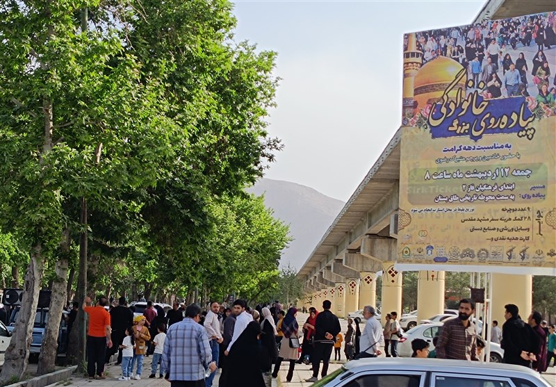 برگزاری همایش پیاده‌روی خانوادگی در کرمانشاه+ تصویر