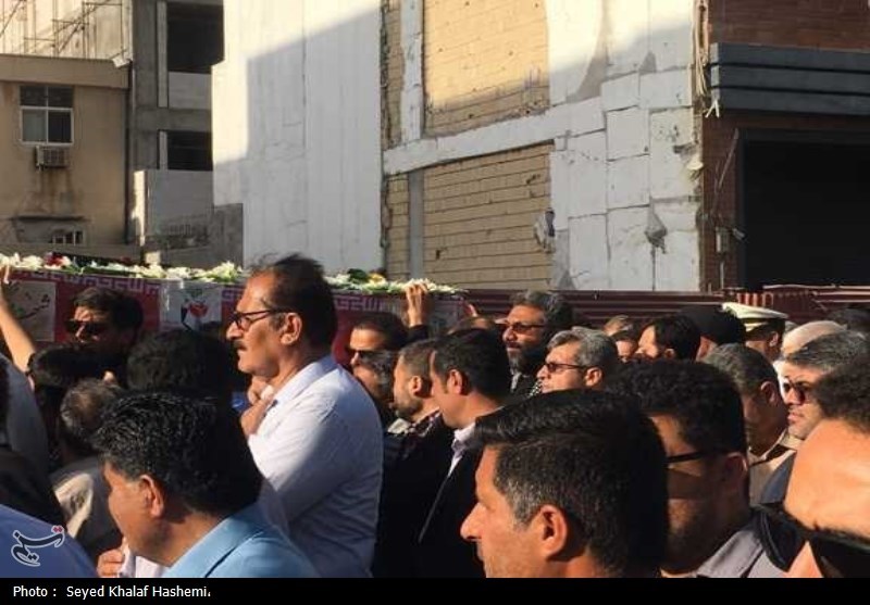 تشییع پیکر مطهر شهید دوران دفاع مقدس در بوشهر+ عکس