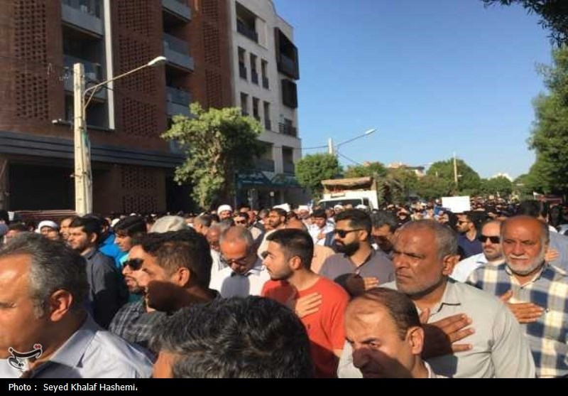 تشییع پیکر مطهر شهید دوران دفاع مقدس در بوشهر+ عکس