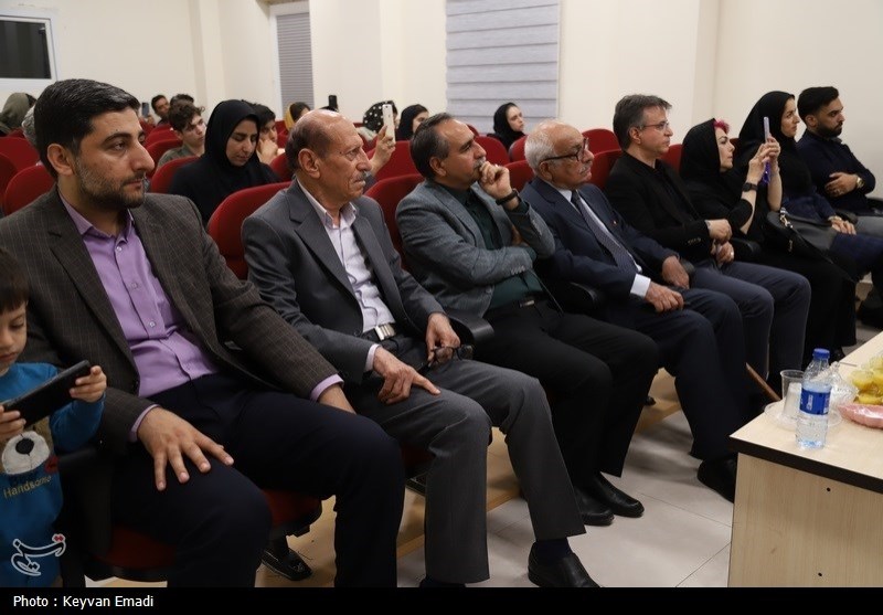 فرهیختگان استان بوشهر به نسل جوان معرفی شوند