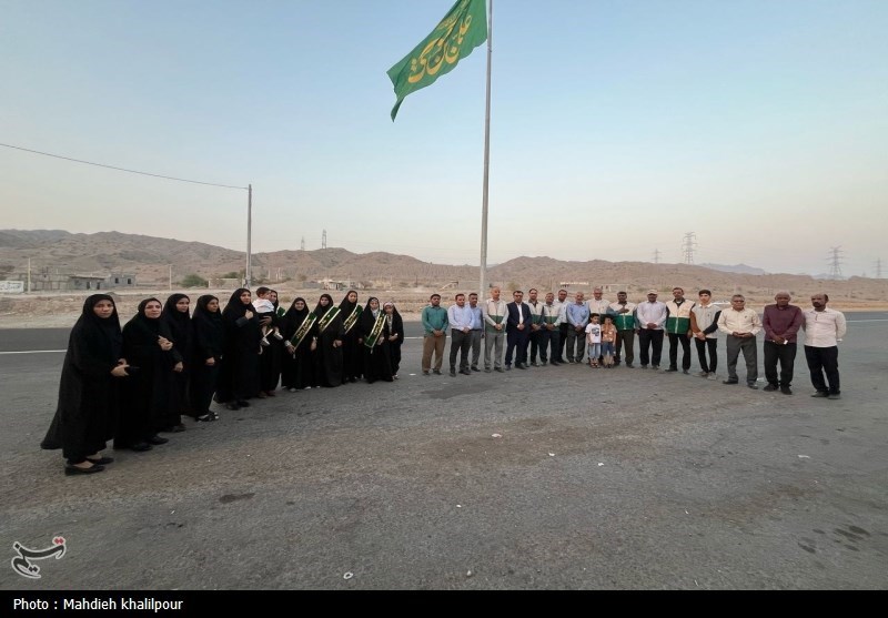 پرچم نور رضوی در روستای گوربند میناب به اهتزاز درآمد