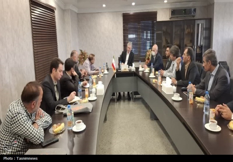 پیگیری مشکلات تولید از انرژی تا بیمه کارگران در پاکدشت