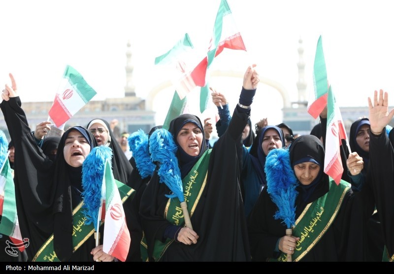 اهتزار پرچم سرخ یالثارات الحسین بر مسجد جمکران+ فیلم و عکس