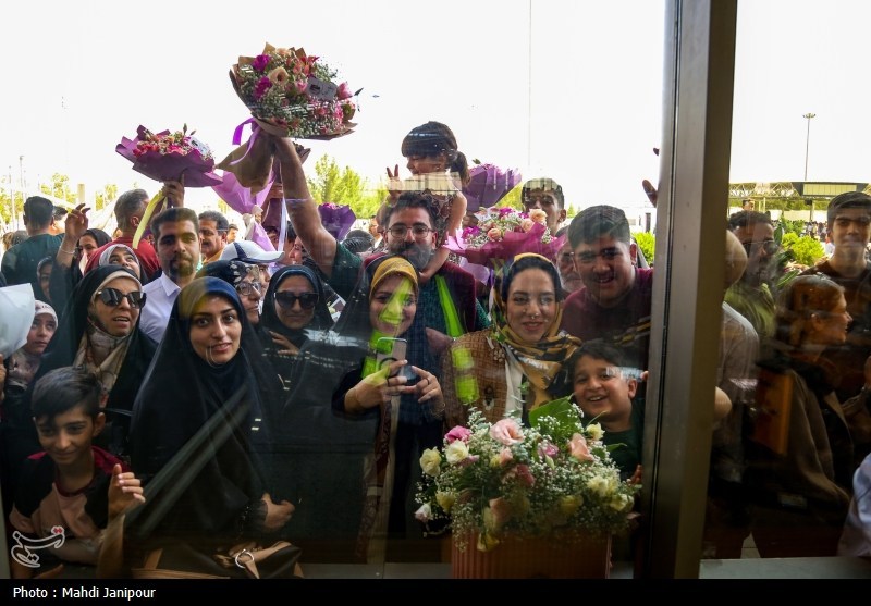 بازگشت حاجیان اصفهانی از سرزمین وحی+فیلم و تصاویر