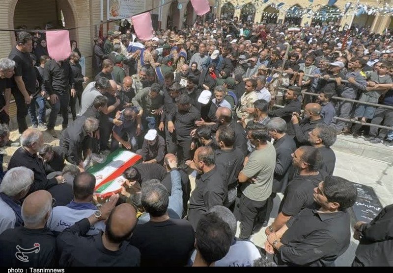تشییع باشکوه شهید رضا بسطامی در بیجار/ مدافع وطن به خاک سپرده شد+تصویر