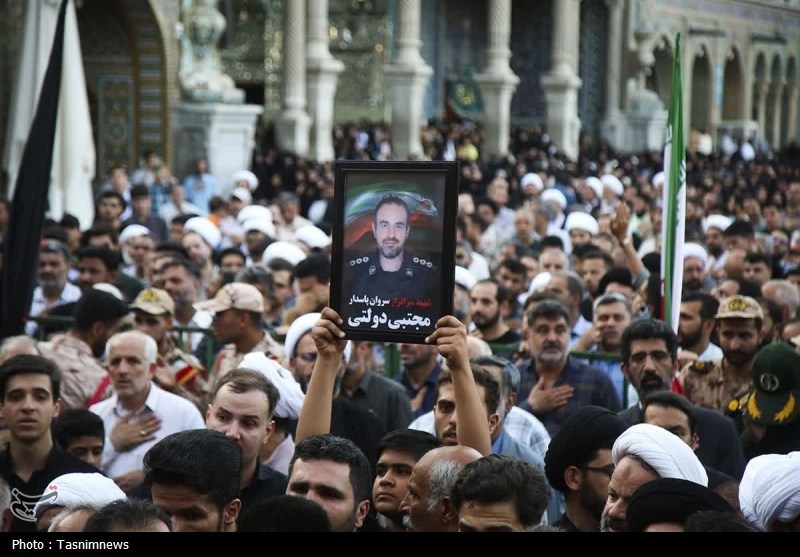 تشییع باشکوه پیکرهای مطهر 8 شهید حمله اسرائیل در قم+ تصاویر