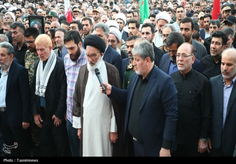 تشییع باشکوه پیکرهای مطهر 8 شهید حمله اسرائیل در قم+ تصاویر