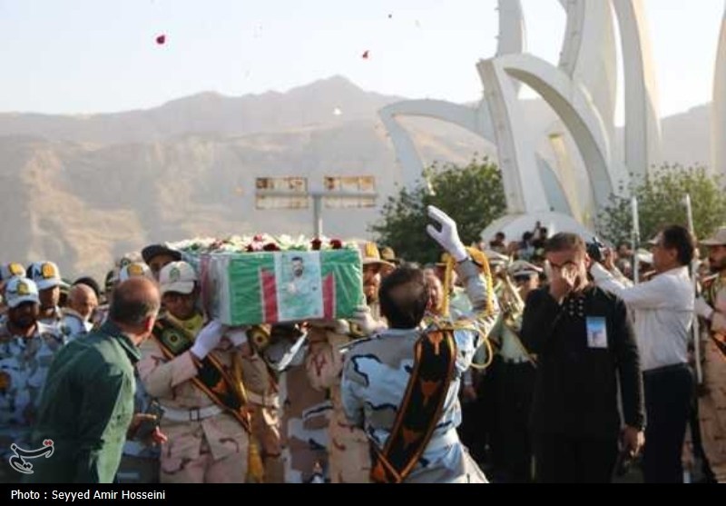 تشییع شهید مرزبان محمد زارعی در شهر کلمه دشتستان+عکس