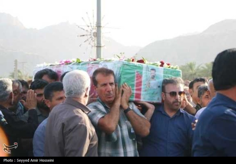 تشییع شهید مرزبان محمد زارعی در شهر کلمه دشتستان+عکس