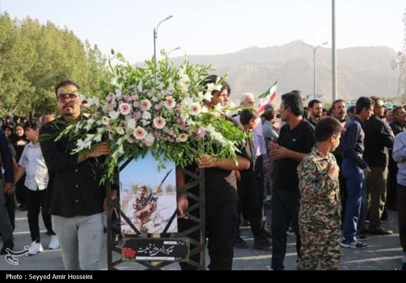 تشییع شهید مرزبان محمد زارعی در شهر کلمه دشتستان+عکس