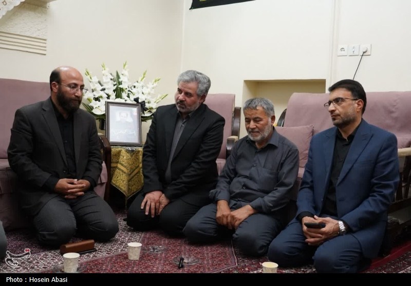 دیدار جمعی از اصحاب خبر زنجان با خانواده شهید فروغی‌راد