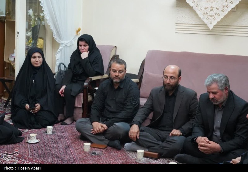 دیدار جمعی از اصحاب خبر زنجان با خانواده شهید فروغی‌راد