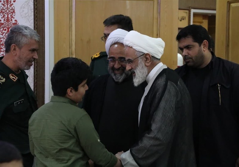 دیدار نماینده ولی‌فقیه در سپاه با خانواده‌های شهدای راسک