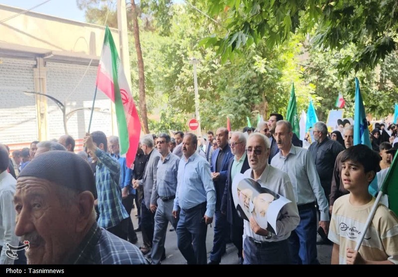 راهپیمایی پرشور سالگرد قیام 15 خرداد در ورامین برگزار شد