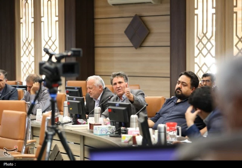 نشست استاندار چهارمحال‌وبختیاری با احزاب اصلاح‌طلب برگزار شد