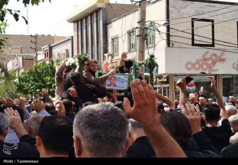وداع باشکوه مردم بهارستان با شهید 
