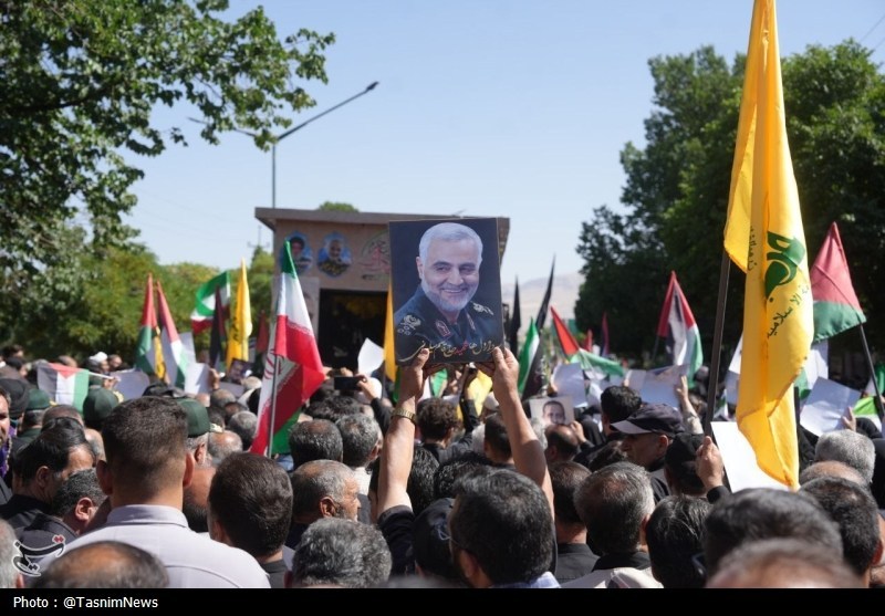 کرمانشاه در سوگ سردار رشید اسلام/ وداع باشکوه با حاج رمضان + تصاویر