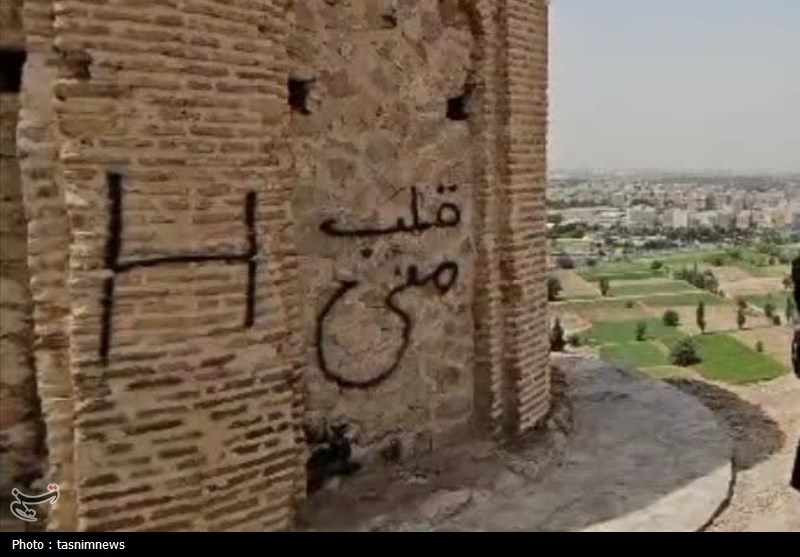 یادگاری‌نویسی بر بنای هزارساله سلجوقی/ 
