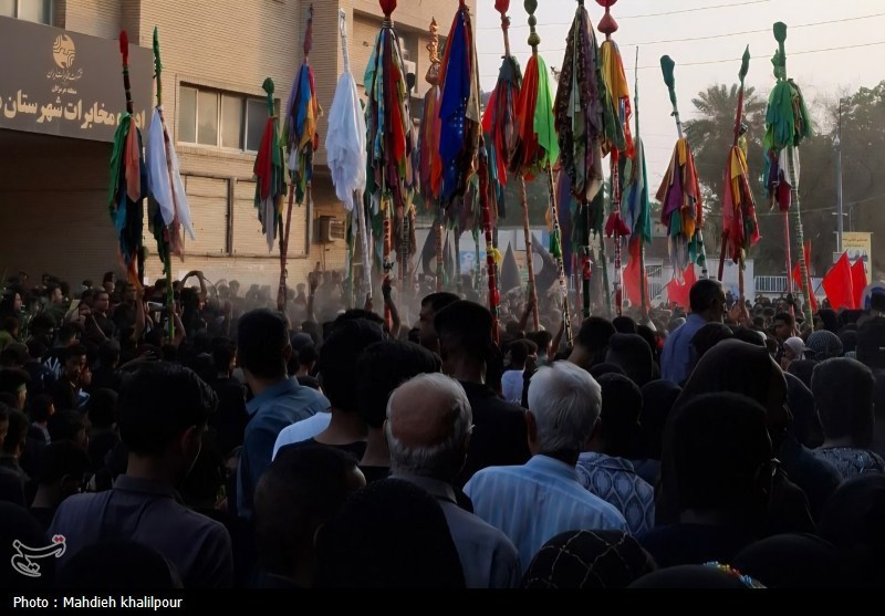 آیین 400 ساله علم‌گردانی در میناب + تصاویر