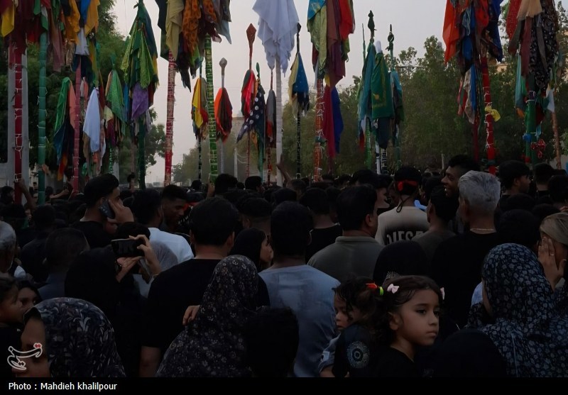 آیین 400 ساله علم‌گردانی در میناب + تصاویر
