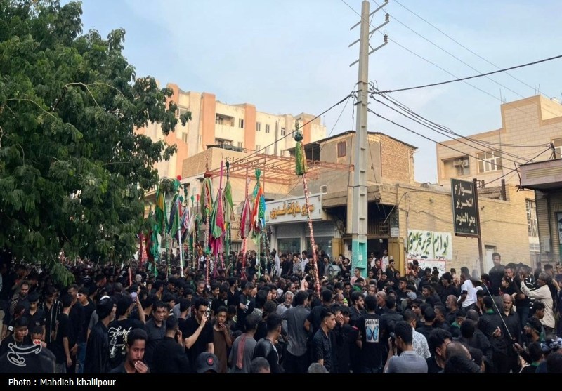 آیین 400 ساله علم‌گردانی در میناب + تصاویر
