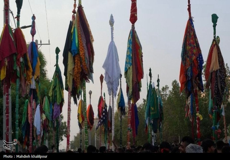آیین 400 ساله علم‌گردانی در میناب + تصاویر