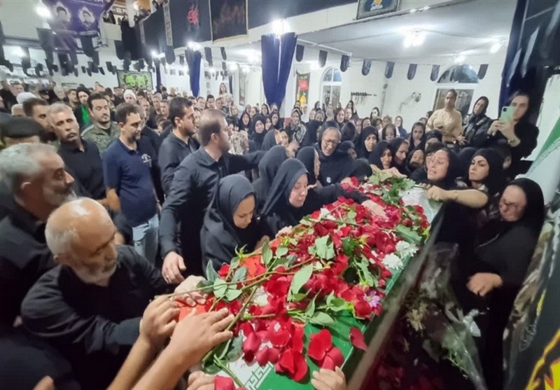 عهد وفاداری نسل دهه نودی‌ها پای تابوت شهید بشارتی