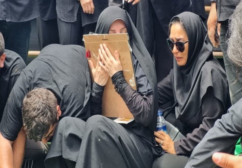 عهد وفاداری نسل دهه نودی‌ها پای تابوت شهید بشارتی