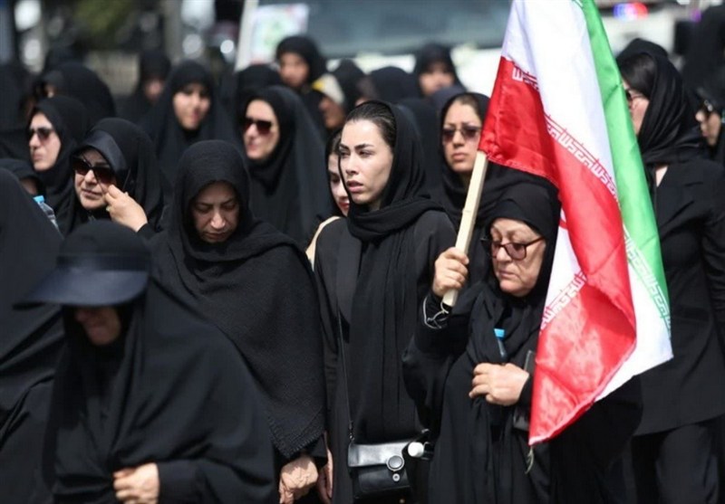 عهد وفاداری نسل دهه نودی‌ها پای تابوت شهید بشارتی