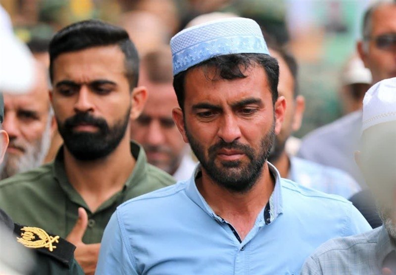 وقتی گلستان 2 شهید اهل سنت را به آغوش کشید + فیلم و تصاویر