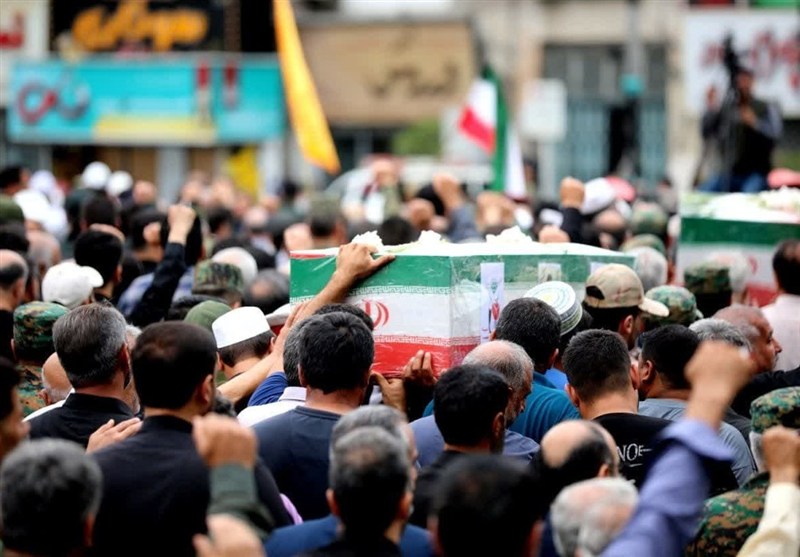 وقتی گلستان 2 شهید اهل سنت را به آغوش کشید + فیلم و تصاویر