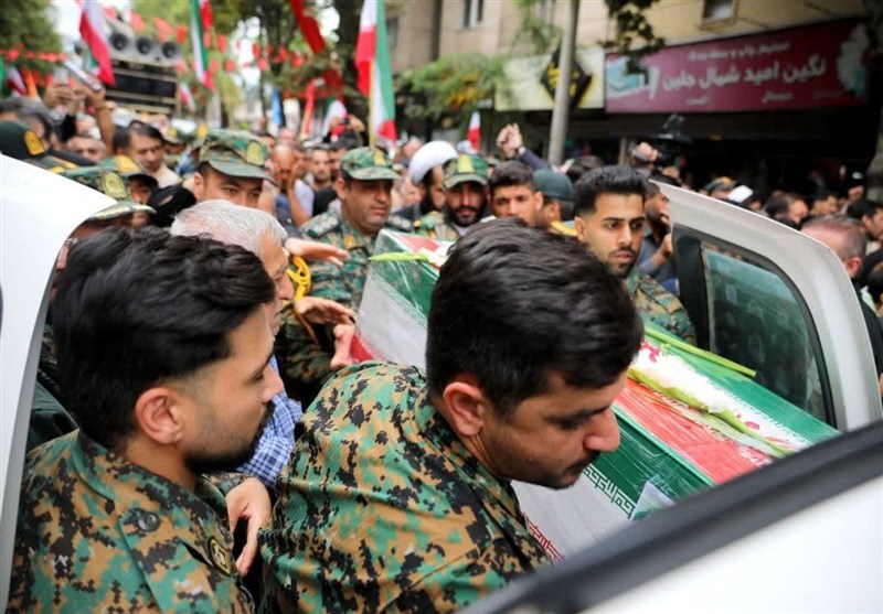 وقتی گلستان 2 شهید اهل سنت را به آغوش کشید + فیلم و تصاویر