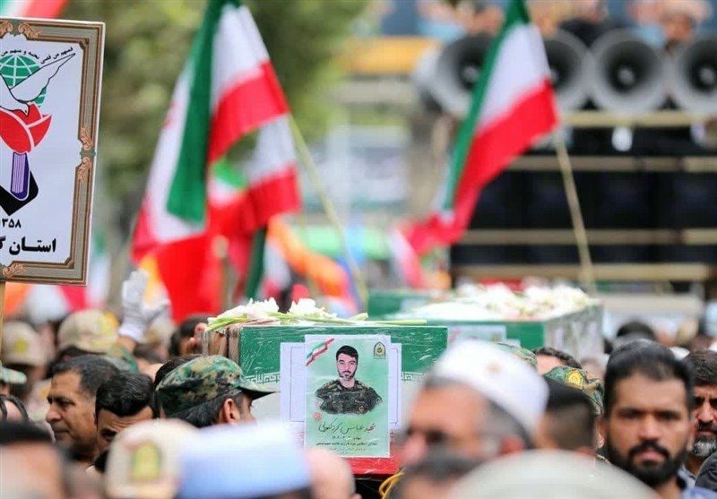 وقتی گلستان 2 شهید اهل سنت را به آغوش کشید + فیلم و تصاویر