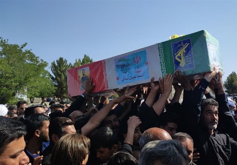 پیکر مطهر شهید اقتدار اسماعیل نادی در سربیشه تشییع شد+ تصویر