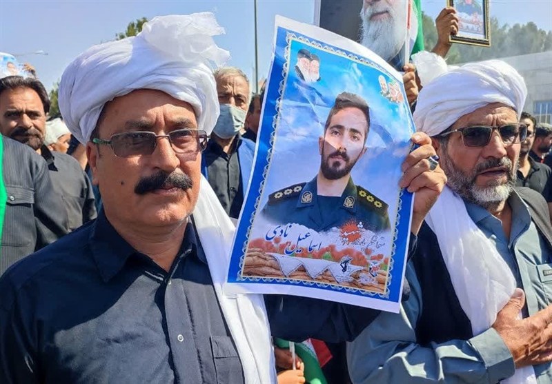 پیکر مطهر شهید اقتدار اسماعیل نادی در سربیشه تشییع شد+ تصویر