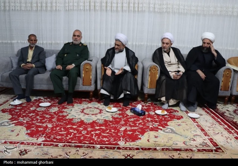 دیدار نماینده ولیفقیه در سازمان بسیج با خانواده شهیدان نوفرستی و زیبا